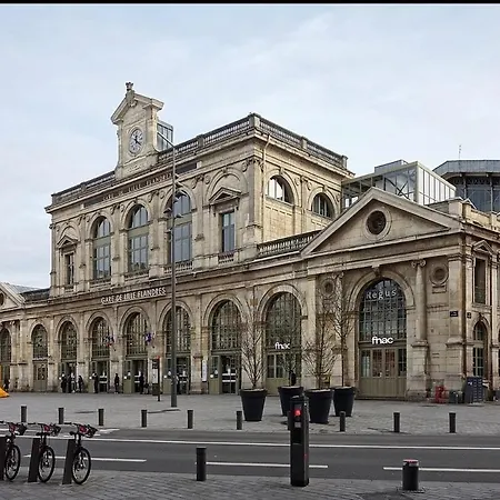 Gare Flandre, Dans L'emblematique Rue De Bethune *