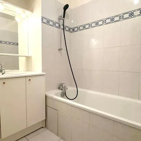 Gare Flandre, Dans L'emblematique Rue De Bethune Лилль